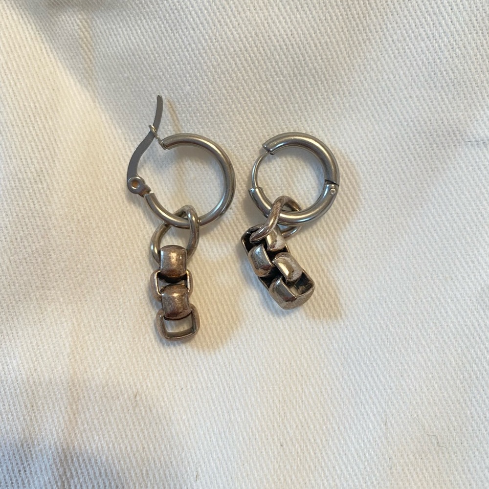 Martine Ali Max Chain Link Mismatched Earrings Unisex
